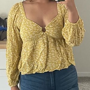 AMERICAN EAGLE Long Sleeved Floral Top